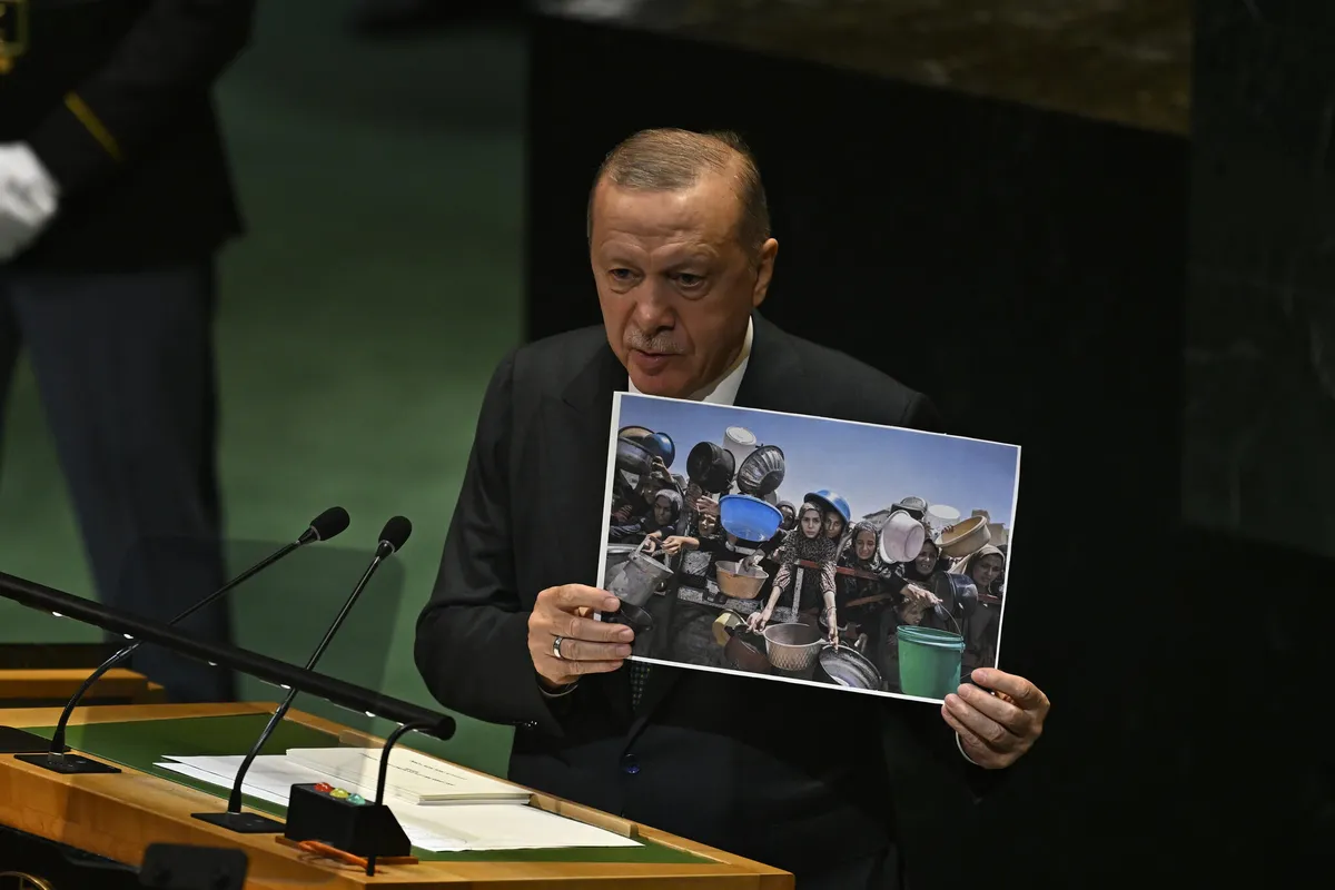 isgalci-israilin-gazzedeki-uc-yillik-soykirimi-74-bini-askin-sehit-enkaza-donen-bir-sehir-1791125809249.jpg İşgalci İsrail’in Gazze’deki üç yıllık soykırımı! 74 bini aşkın şehit, enkaza dönen bir şehir - 3