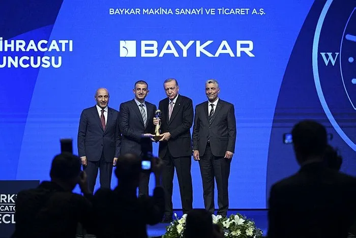 Baykar Türkiye’nin en büyük 10 ihracatçı firmasından biri oldu! Ödülü Başkan Erdoğan bizzat takdim etti