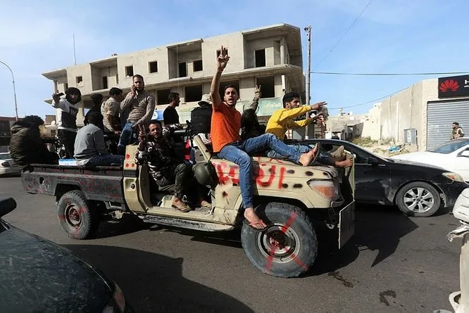 Libya’da Terhune’ye ilerleyen UMH güçleri 102 Hafter milisini esir aldı