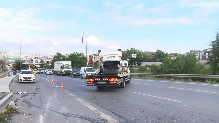 Son dakika: Büyükçekmece'de feci kaza: Otomobil takla attı! Sürücüsü yaralandı - 4