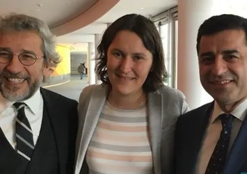 AP'nin Türkiye raportöründen Demirtaş ve Dündar'lı fotoğraf