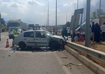Çorum’da kamyon ile otomobil birbirine girdi! Yaralılar var