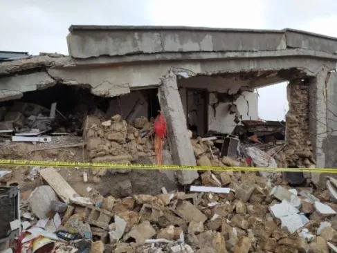 adiyamanda-bir-evin-mutfaginda-patlama-2-kisi-agir-yarali-1639660907150.jpg Adıyaman’da bir evin mutfağında patlama! 2 kişi ağır yaralı - 1