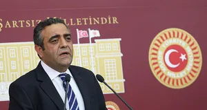 CHP’li vekil PKK kanalında teröristbaşını savundu