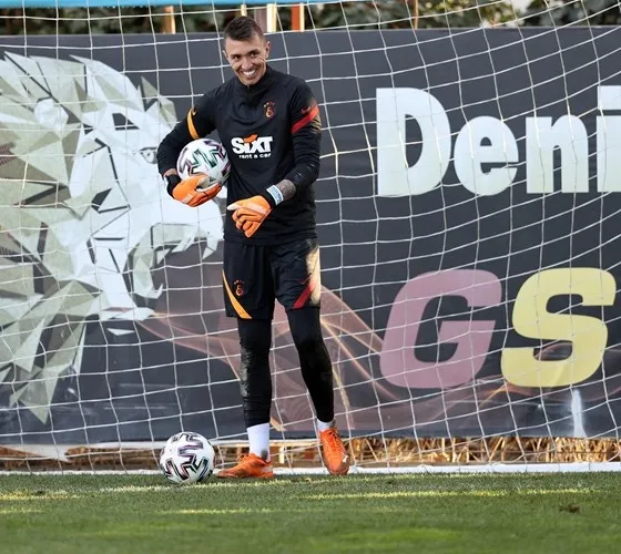 1614375142897.jpg Galatasaray hazırlıklarını tamamladı: Sarı kırmızılılar evinde Erzurumspor'u konuk edecek - 1