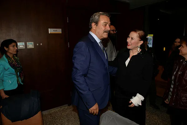 kadir-inanir-hayat-arkadasi-julide-kural-kimdir-kadir-inanir-hic-evlendi-mi-esi-var-mi-1637568909968.jpg Kadir İnanır hayat arkadaşı Jülide Kural kimdir? Kadir İnanır hiç evlendi mi, eşi var mı? - 1