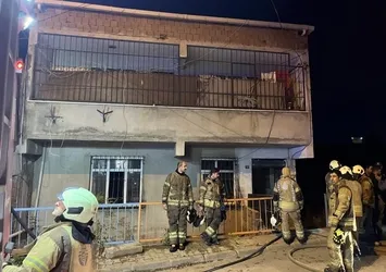 Başakşehir’de 3 katlı binada yangın paniği