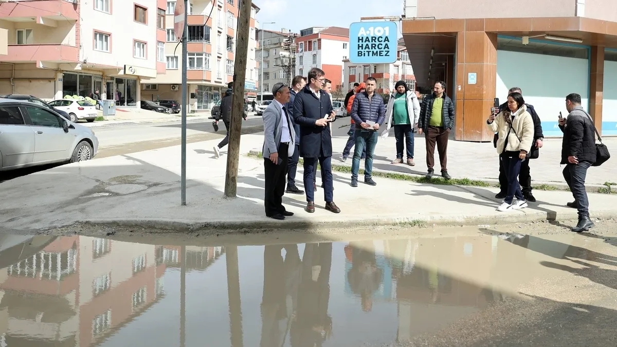 Vatandaşı çamura mahkum eden CHP'li başkandan skandal sözler: "Elinden geliyorsa sen yap"