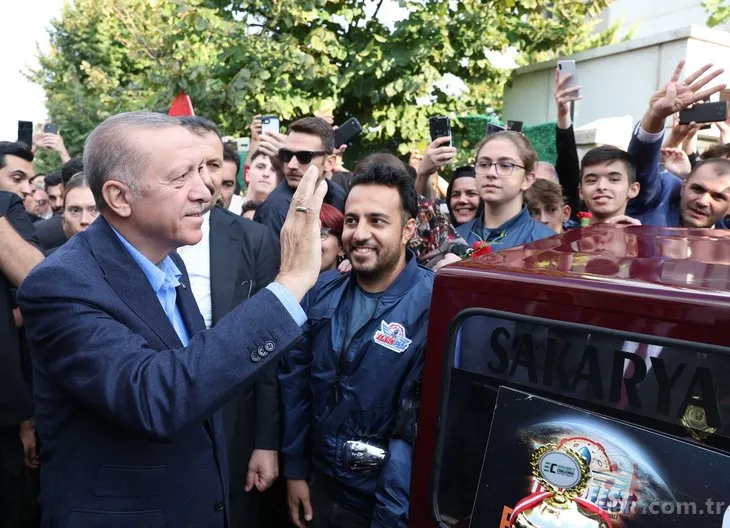 Başkan Erdoğan için gülümseten pankart: Kusura bakma Reis yaşımız yeni doldu
