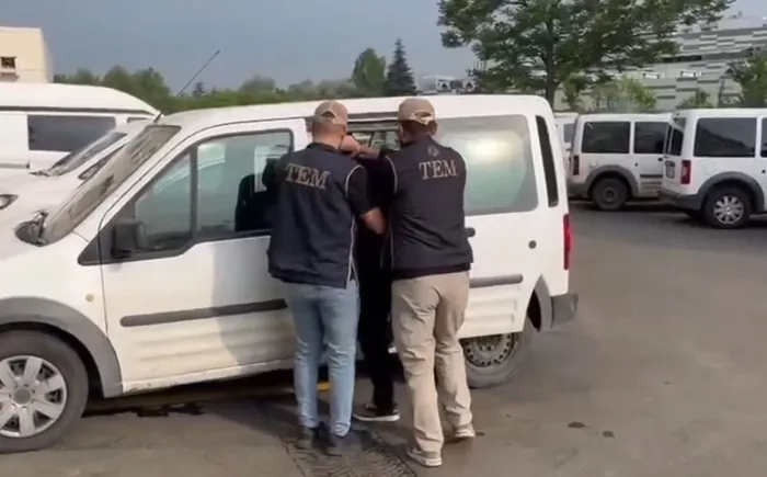 bakan-yerlikaya-duyurdu-17-ilde-feto-operasyonunda-36-supheli-yakalandi-1714669377194.jpg Bakan Yerlikaya duyurdu: 17 ilde FETÖ operasyonunda 36 şüpheli yakalandı - 1