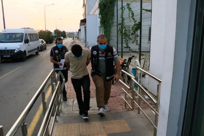 Son dakika: Adana'da 37 milyon 845 bin liralık vurgun yapan şebekeye operasyon: 22 gözaltı kararı! - 3