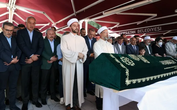 Usta edebiyatçı Rasim Özdenören’e son veda: Cenaze törenine Başkan Erdoğan da katıldı