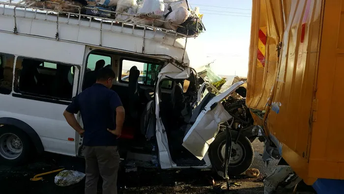 Siirt'te korkunç trafik kazası: 14 yaralı - 1