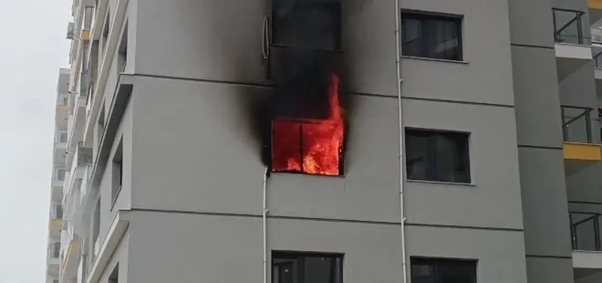 İzmir’de 8 katlı sitede yangın paniği