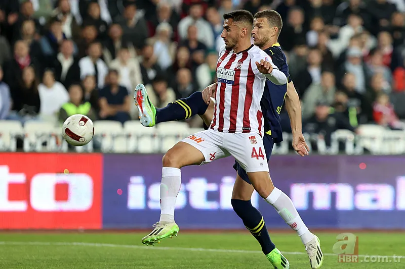 Fenerbahçe'de büyük kriz! Yıldız isimler kazan kaldırdı: İsmail Kartal varsa biz yokuz 10