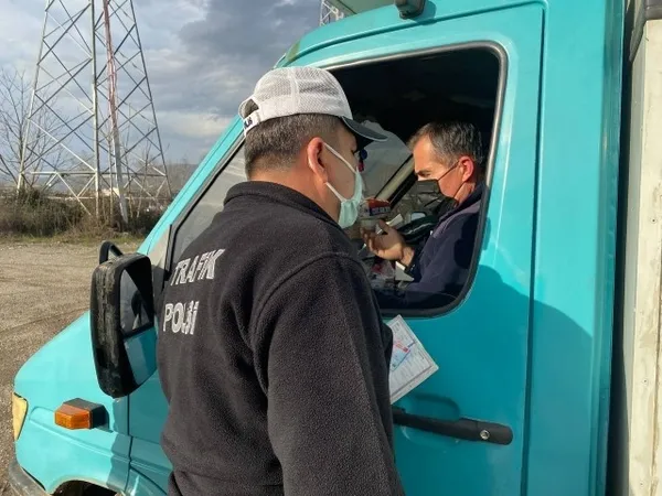 Düzce'de görenleri şaşırtan olay! Kamyonu dükkana çevirdi - 2