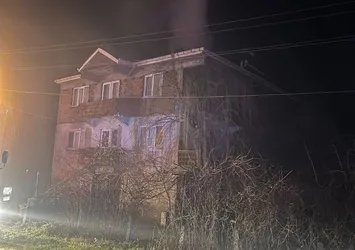 Perşembe'de çatı alevlere teslim oldu