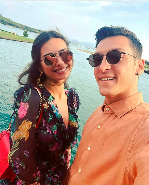 Mesut Özil’den heyecanlandıran Fenerbahçe paylaşımı