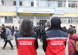 Okul girişlerinde yeni dönem! Giriş-çıkış saatlerine ekstra tedbir | Turnike, dedektör ve randevu şartı