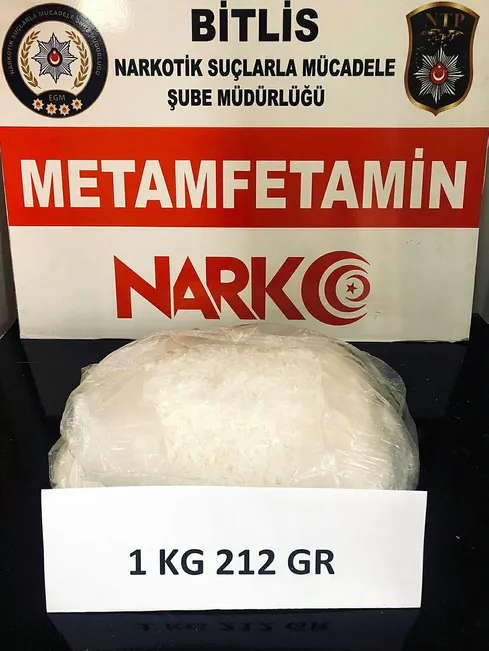 Bitlis'te uyuşturucu operasyonu: 1 kilo 212 gram metamfetamin ele geçirildi - 1