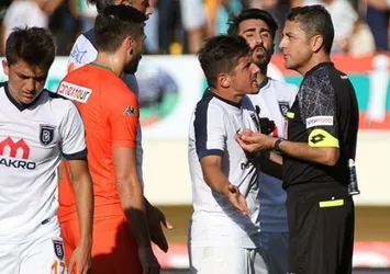 Emre Belözoğlu bir yıl daha oynayacak