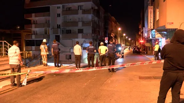 uskudarda-gece-saatlerinde-korkutan-olay-istinat-duvari-coktu-1656989913100.jpg Üsküdar'da gece saatlerinde korkutan olay! İstinat duvarı çöktü - 3