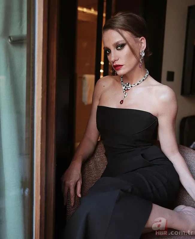 Serenay Sarıkaya adım adım takip edilip saldırıya uğradı! Sevgilisi Umut Evirgen soluğu orada aldı 7