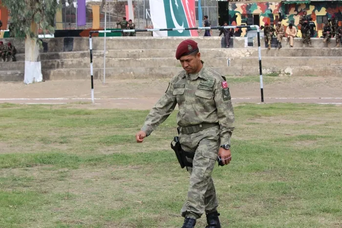 15 Temmuz'un 5. yılında şehit Ömer Halisdemir'in kabrinde tören düzenlendi - 3