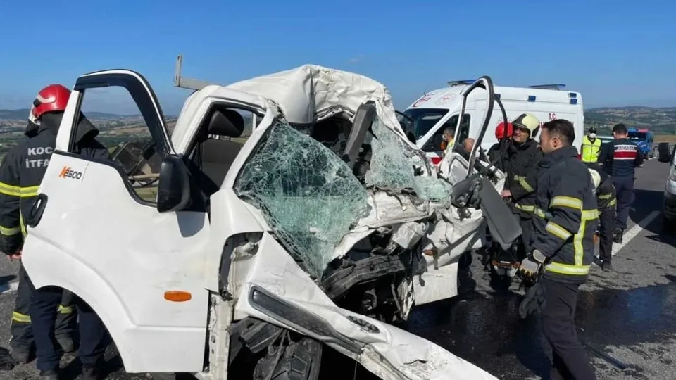 Son dakika: Kuzey Marmara Otoyolu’nda korkunç kaza! Kamyonet TIR'a arkadan çarptı