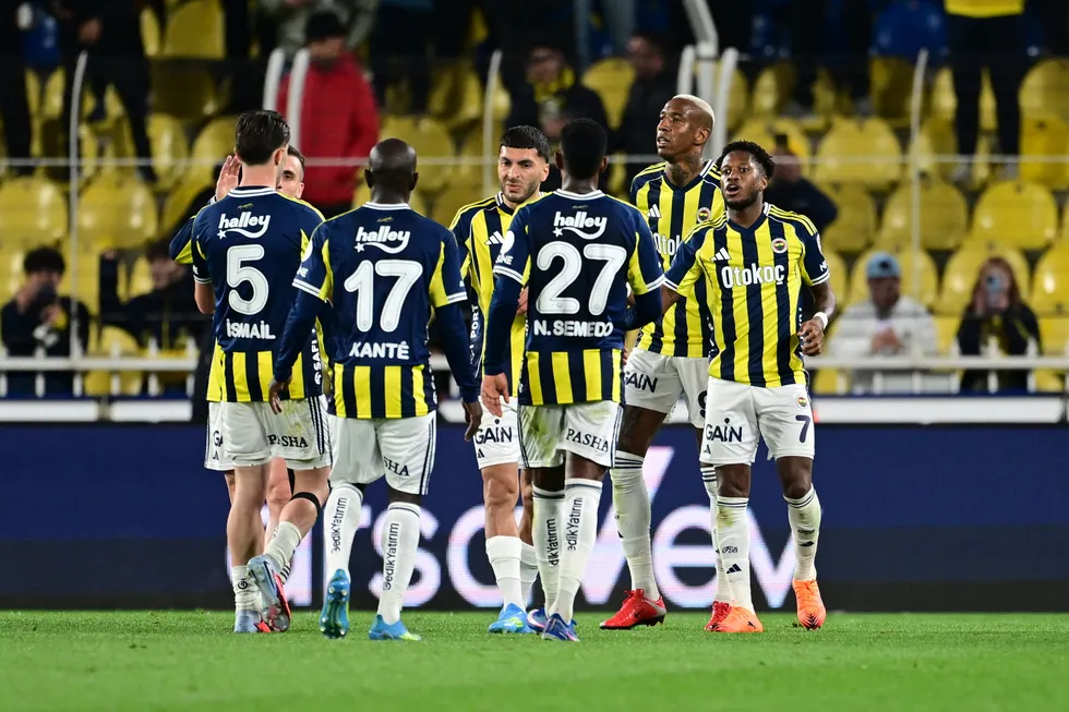 kanarya-evinde-hata-yapmadi-fenerbahce-basaksehiri-3-golle-gecti-1777748978884.jpg Fotoğraf (AA)