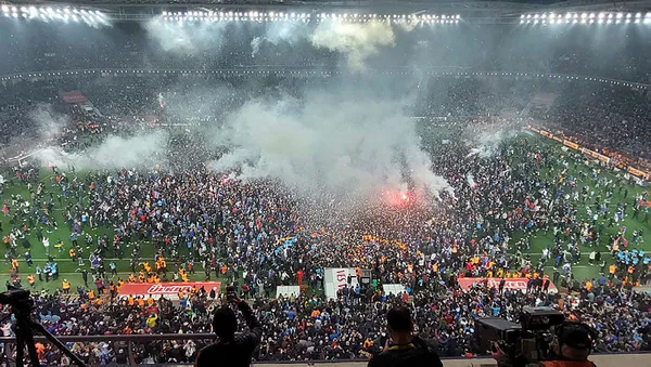 1651429253207.jpg Trabzonspor Başkanı Ahmet Ağaoğlu: Kutlamalarda silaha değil birbirine sarılan herkese teşekkür ederim - 1
