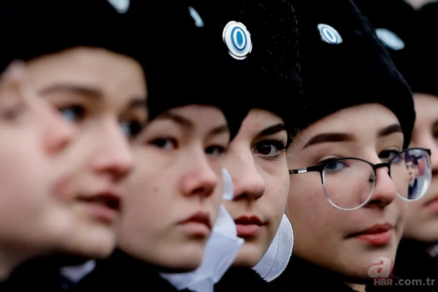 Rusya'dan renkli görüntüler! 'Sovyet askerleri' Kızıl Meydan'da... 19