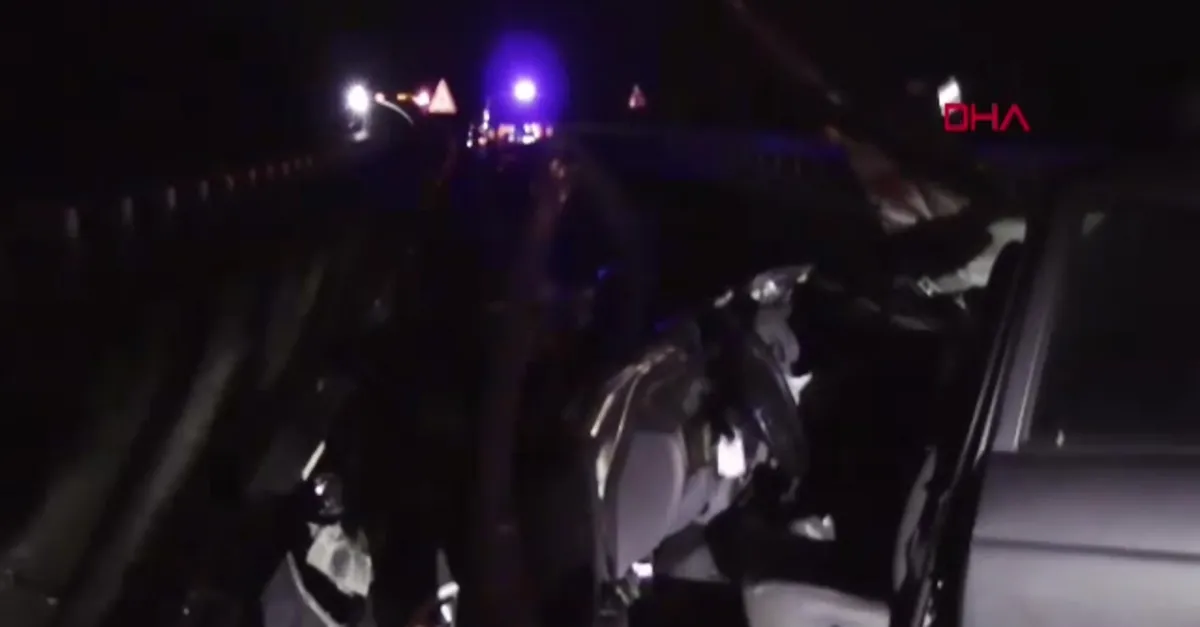 Kütahya'da feci kaza! Otomobil TIR'a çarptı