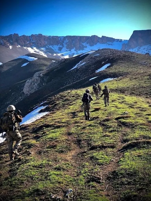 1620189179725.jpg Mehmetçik girilemez denilen Zendure Tepesi'ne indirme yaptı - 5