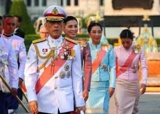 Tayland Kralı Maha Vajiralongkorn'un 20 cariyesiyle birlikte coronavirüs karantinasına girdi