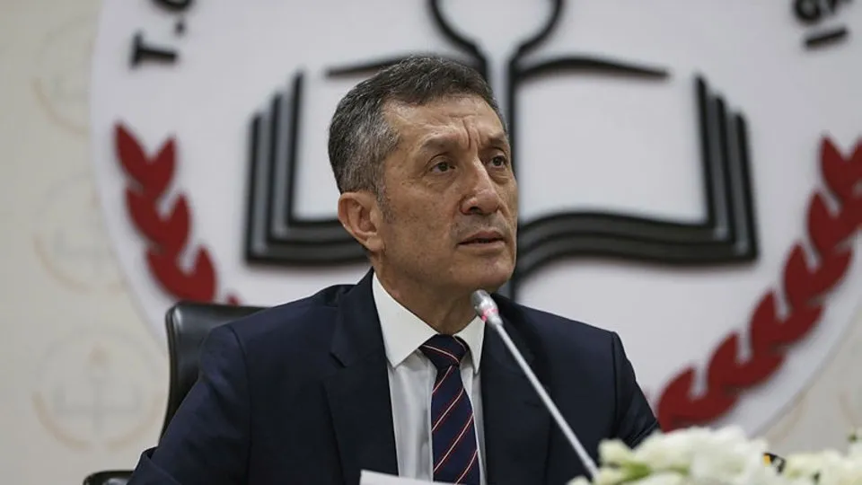 Sınavlar ertelenecek mi? Milli Eğitim Bakanı Ziya Selçuk açıkladı