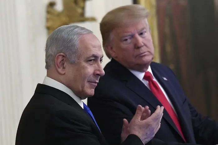 bibi-koseye-fena-sikisti-ingiliz-gazete-duyurdu-trumpla-barismazsa-1738487386743.jpg ABD Başkanı Donald Trump ve İsrail Başbakanı Binyamin Netanyahu (AP)