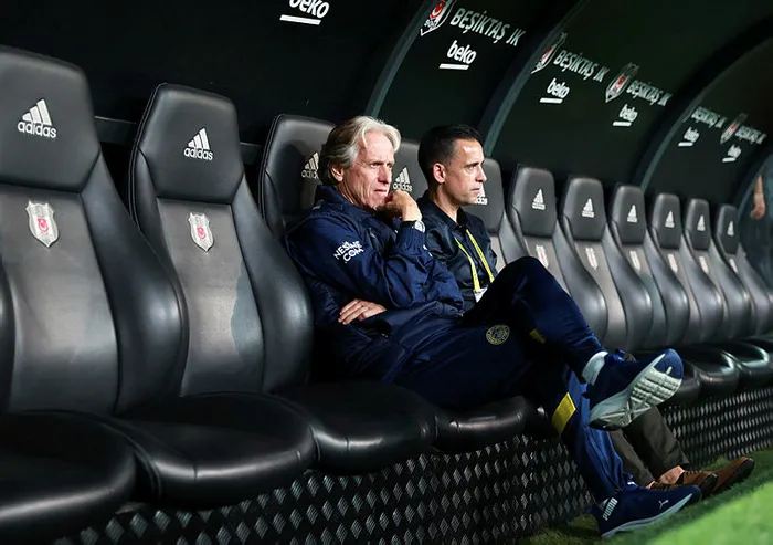 jorge-jesusdan-derbi-sonrasi-aciklama-bu-sene-sampiyonluga-oynayan-5-takim-var-1664744549725.jpg Jorge Jesus'tan derbi sonrası açıklama: Bu sene şampiyonluğa oynayan 5 takım var - 3