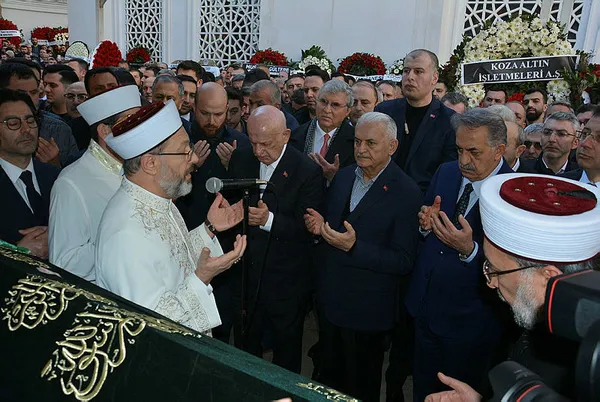 AK Parti Genel Başkanvekili Binali Yıldırım'ın annesi Fahriye Yıldırım toprağa verildi - 4