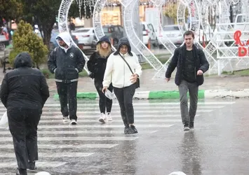 Uyarılar peş peşe geldi! Bayramda plan yapanlar dikkat | 5 günlük haritada sağanak, fırtına…