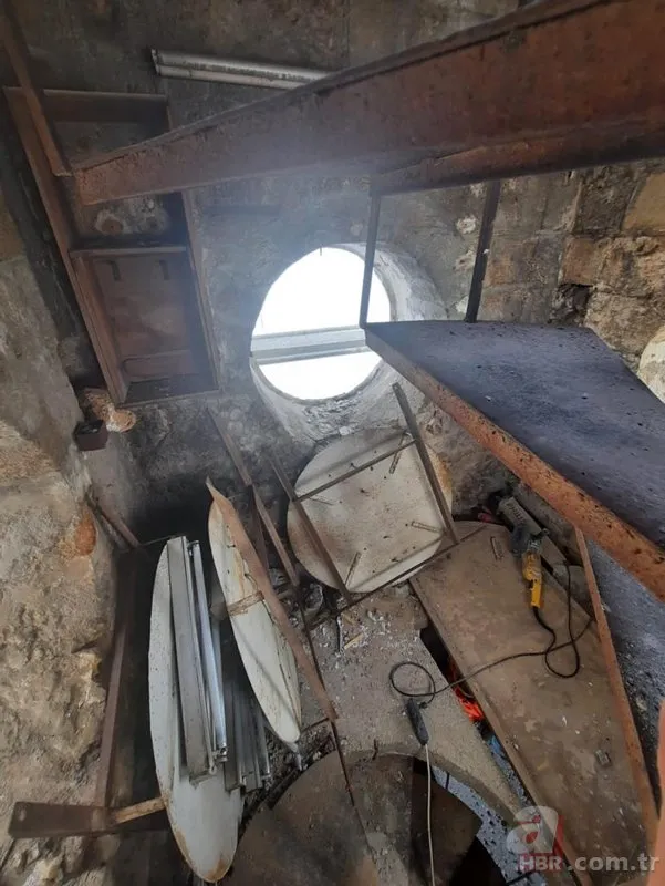 Antalya’da Tarihi Saat Kulesi’nde skandal! Orijinali çalıp plastik takmışlar