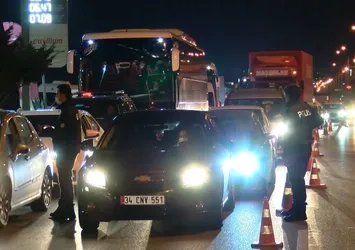 İstanbul'da gece yarısı sıkı denetim: Çok sayıda kişiye ceza kesildi
