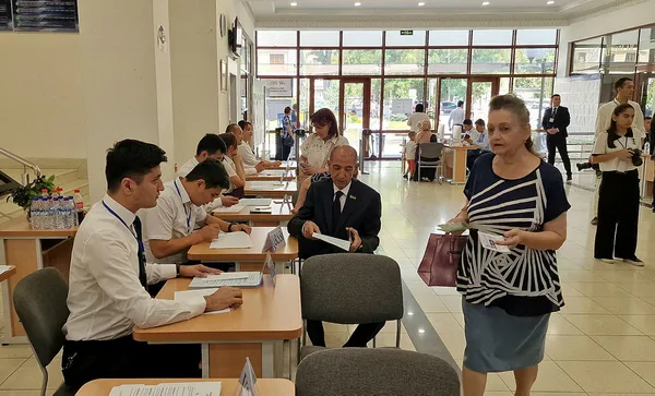 Özbekistan’da halk sandık başında - 1