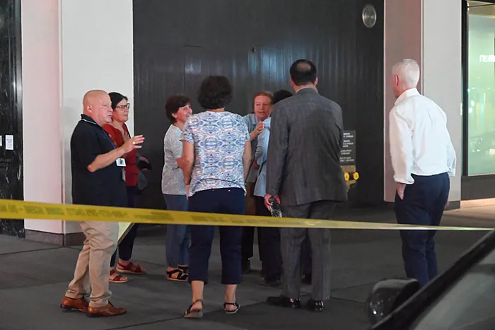 new-yorkta-silahli-saldiri-gokdelendeki-catismada-6-olu-1753768014748.jpg FOTO: REUTERS