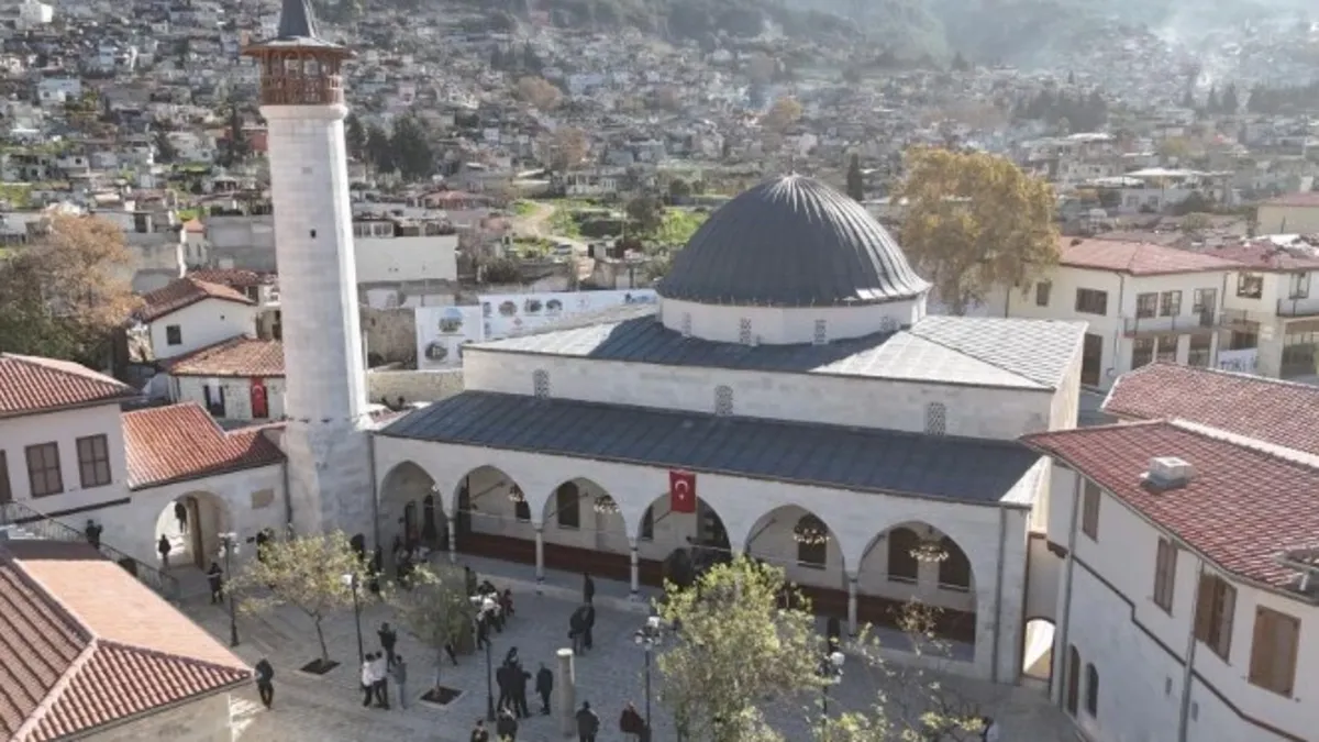 Hatay'da Başkan Erdoğan'ın açılışını gerçekleştirdiği Habibi Neccar Camii'ne akın