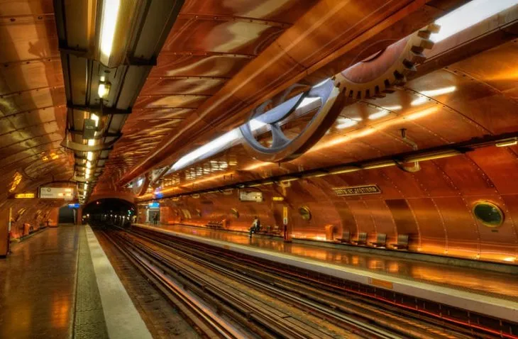 Dünyanın en etkileyici metro istasyonları