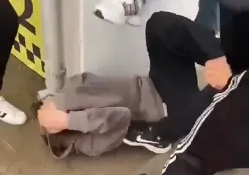 Liseli gençlerin ‘kız’ kavgası kan dondurdu: Öldüresiye dövüp bıçakladılar