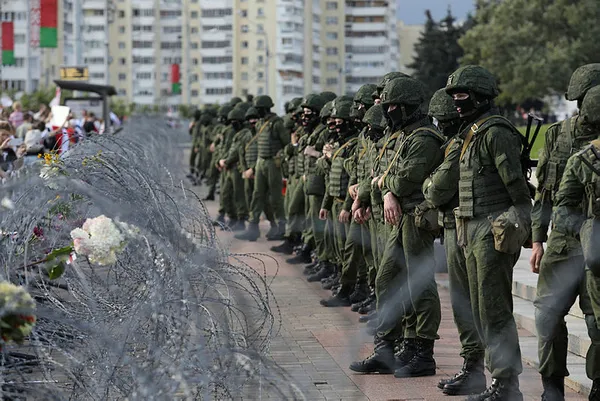 Belarus’ta protestocular Cumhurbaşkanlığı Sarayı’na yürümek istedi