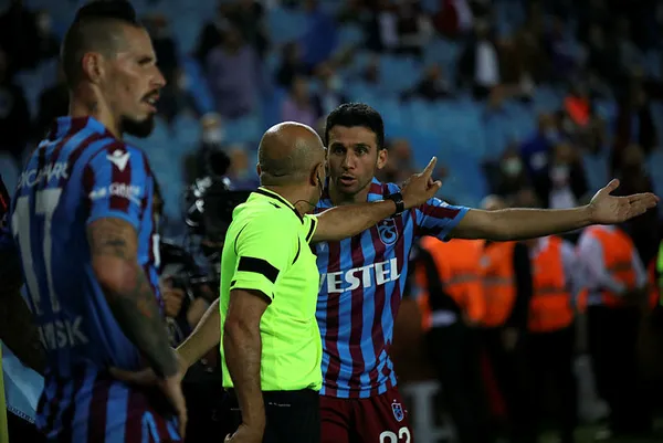 trabzonspor-teknik-direktoru-abdullah-avcidan-kirmizi-kart-yorumu-bu-kadar-kolay-sari-kart-gorulmemeli-1632775859510.jpg Trabzonspor Teknik Direktörü Abdullah Avcı'dan kırmızı kart yorumu: Bu kadar kolay sarı kart görülmemeli - 2