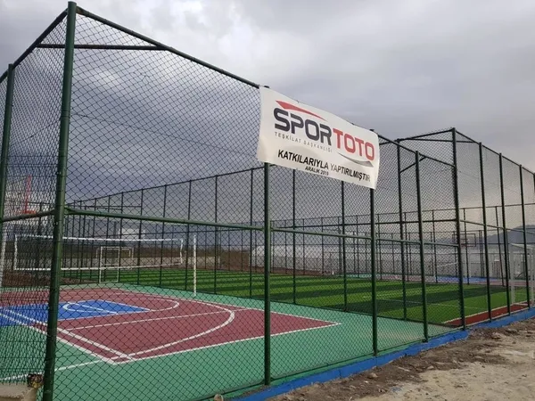 CHP’li Mahmut Tanal’ın ’Silopi’de çocukların spor yapabileceği alan yok’ iddiasına görüntülerle yalanlama